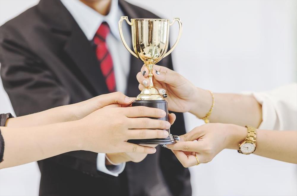 How Workplace Awards Help Your Employer Brand | iHire