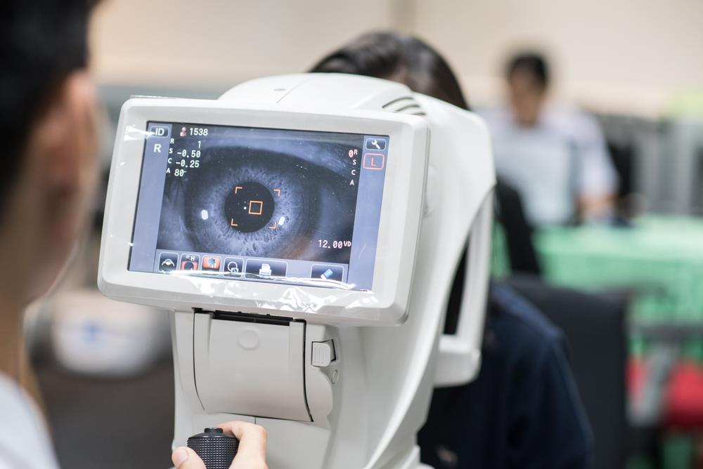 refractometer eye test machine