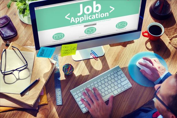 job seeker completing an online job application