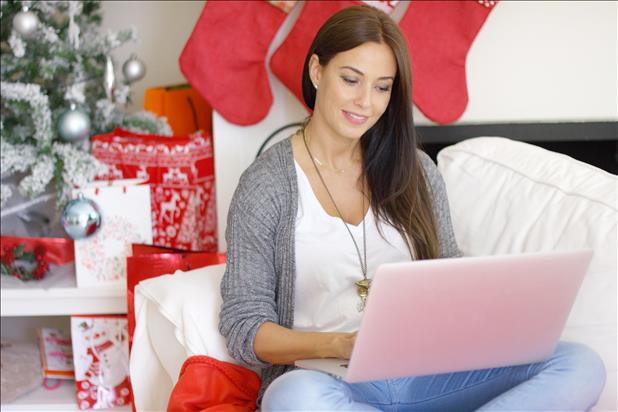 woman looking for jobs online during the holidays