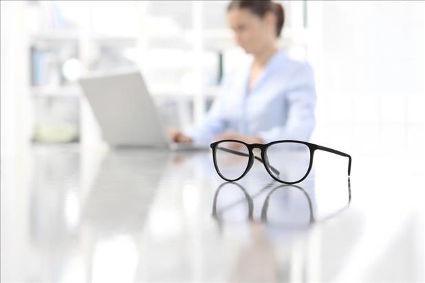 optometry practice manager writing an optometrist job ad